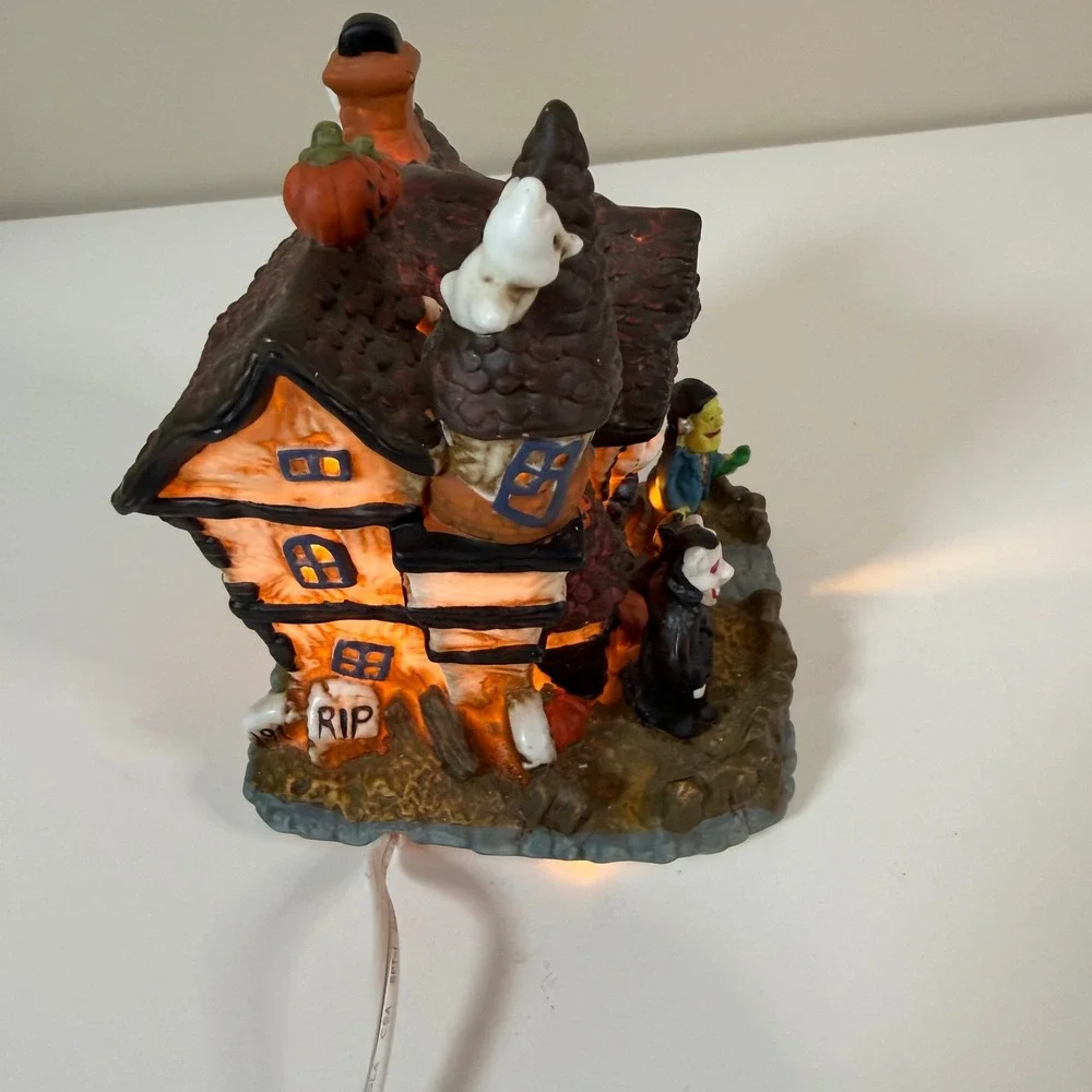 Spooky Hollow Lighted Vampire House Porcelain Village Halloween Decoration Haunt